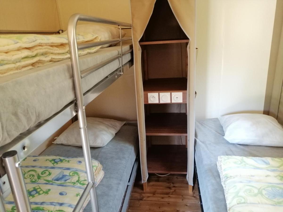 Camping Onlycamp Pierre & Sources Volvic Luaran gambar