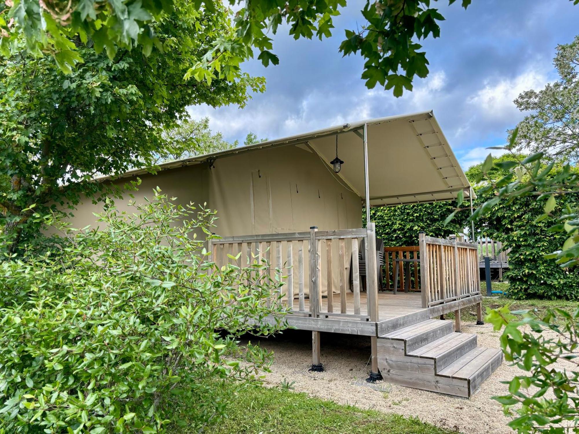 Camping Onlycamp Pierre & Sources Volvic Luaran gambar